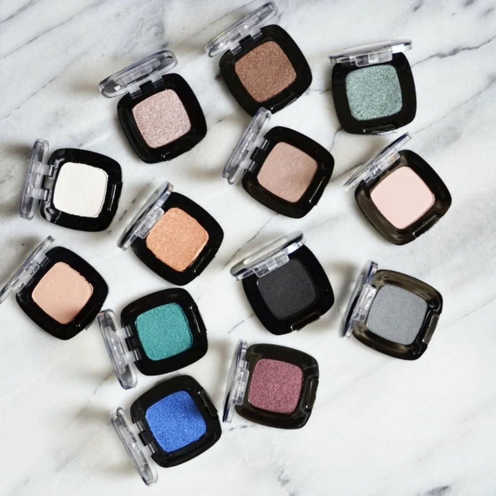 L'Oreal Paris Single Eyeshadow in Charcoal Black
